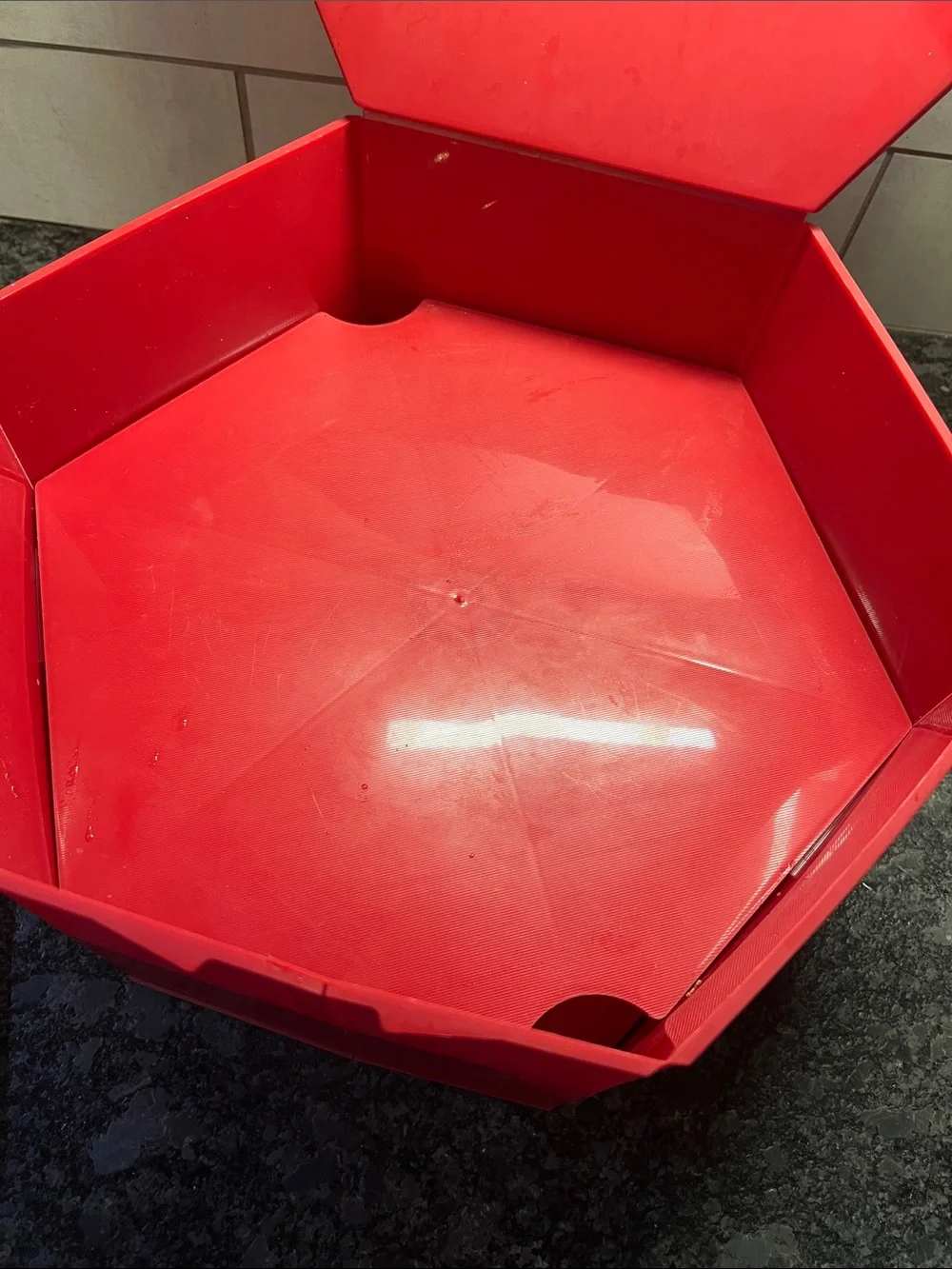 Piatto Bakery Box Red Hexagonal. Folds flat for storage. Shelf inside too!!